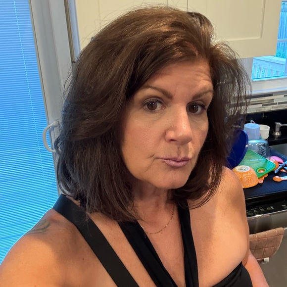 Meet your Posher, Doreen - Picture 2 of 2